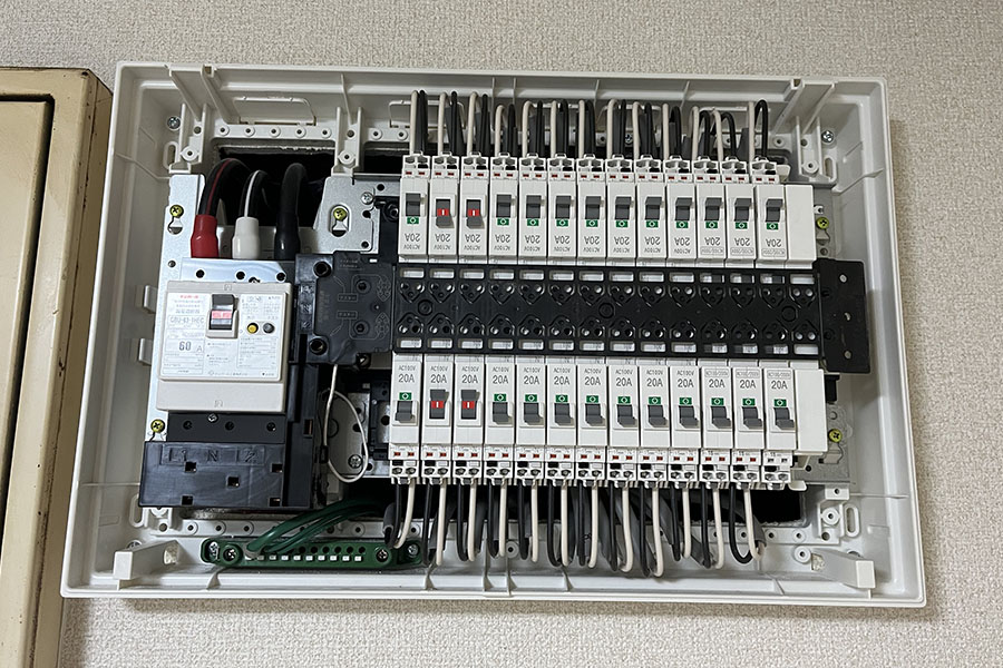 急な停電やブレーカーのトラブル、照明の不点灯など